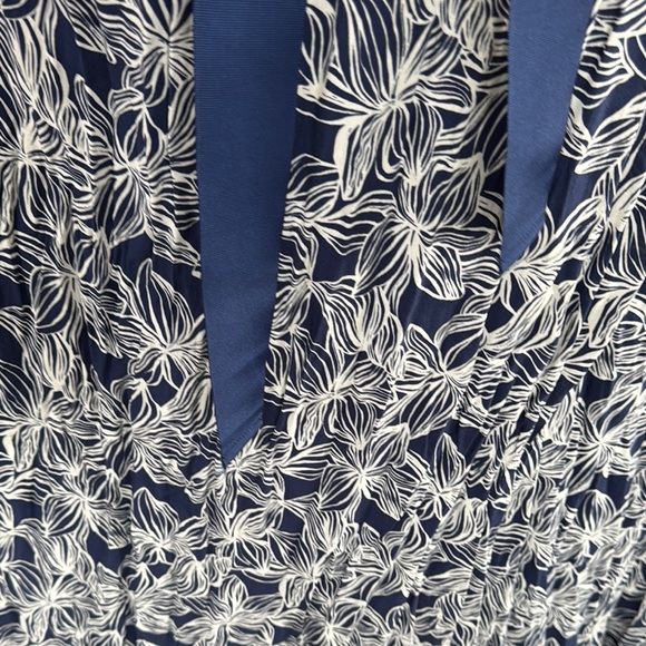 Romantic Vineyard Vines Elegant Blue Floral Maxi Dress - Picture 9 of 12